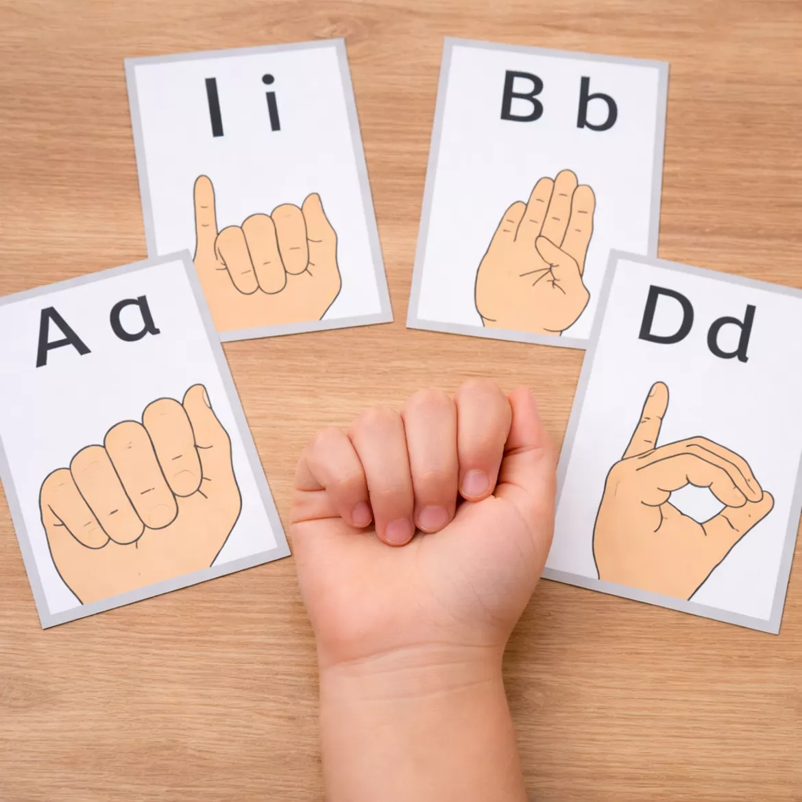 Bild in der Beschreibung des Unterrichtsmaterials Deutsches Fingeralphabet DGS Bildkarten – Alphabet (farbig & schwarz-weiß) von DieRelitante #1