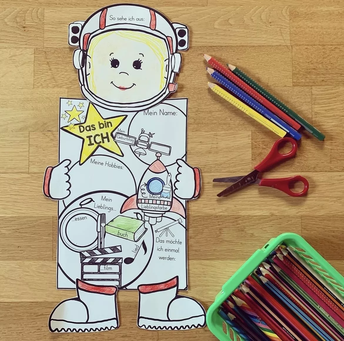 Bild in der Beschreibung des Unterrichtsmaterials Steckbrief für den Schuljahresbeginn - Astronaut*in von allerlei_fuer_die_schule #1