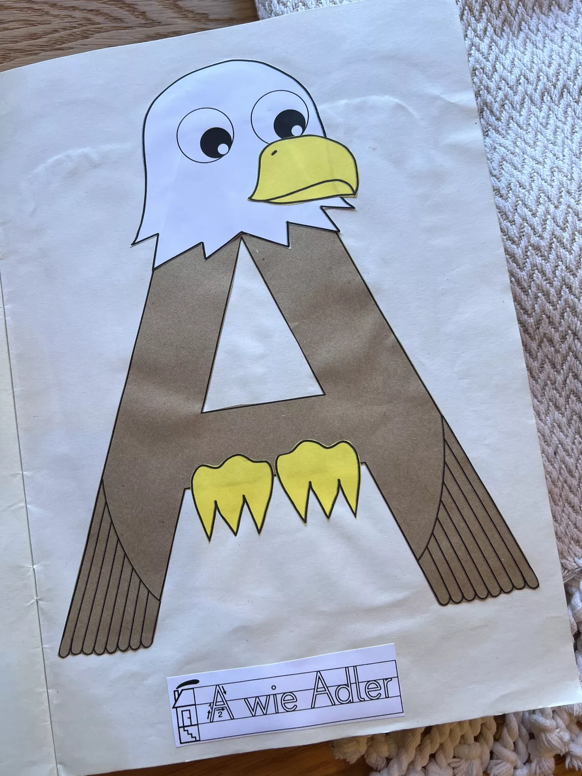 Bild in der Beschreibung des Unterrichtsmaterials Buchstabentier A wie Adler – Buchstabenheft Grundschule (Klasse 1) | Buchstabeneinführung, Bastelvorlage & Anfangsunterricht von allerlei_fuer_die_schule #1