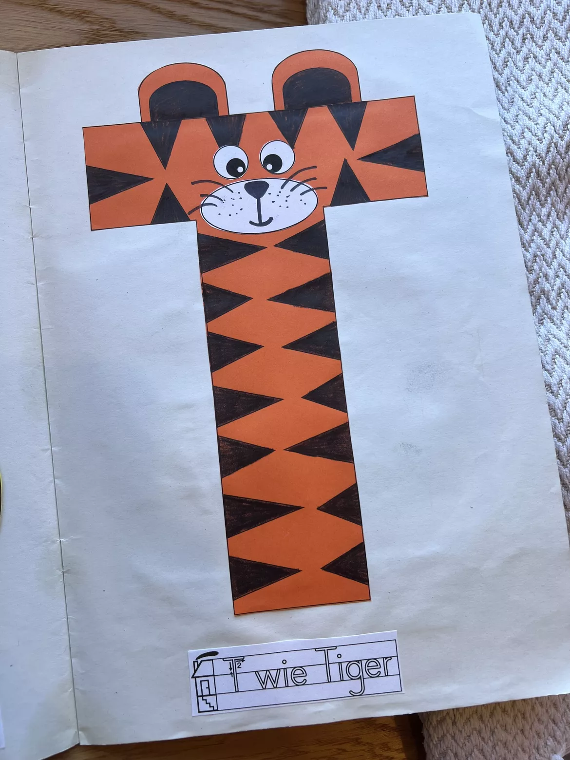 Bild in der Beschreibung des Unterrichtsmaterials Buchstabentier T wie Tiger – Buchstabenheft Grundschule (Klasse 1) | Buchstabeneinführung, Bastelvorlage & Anfangsunterricht von allerlei_fuer_die_schule #1