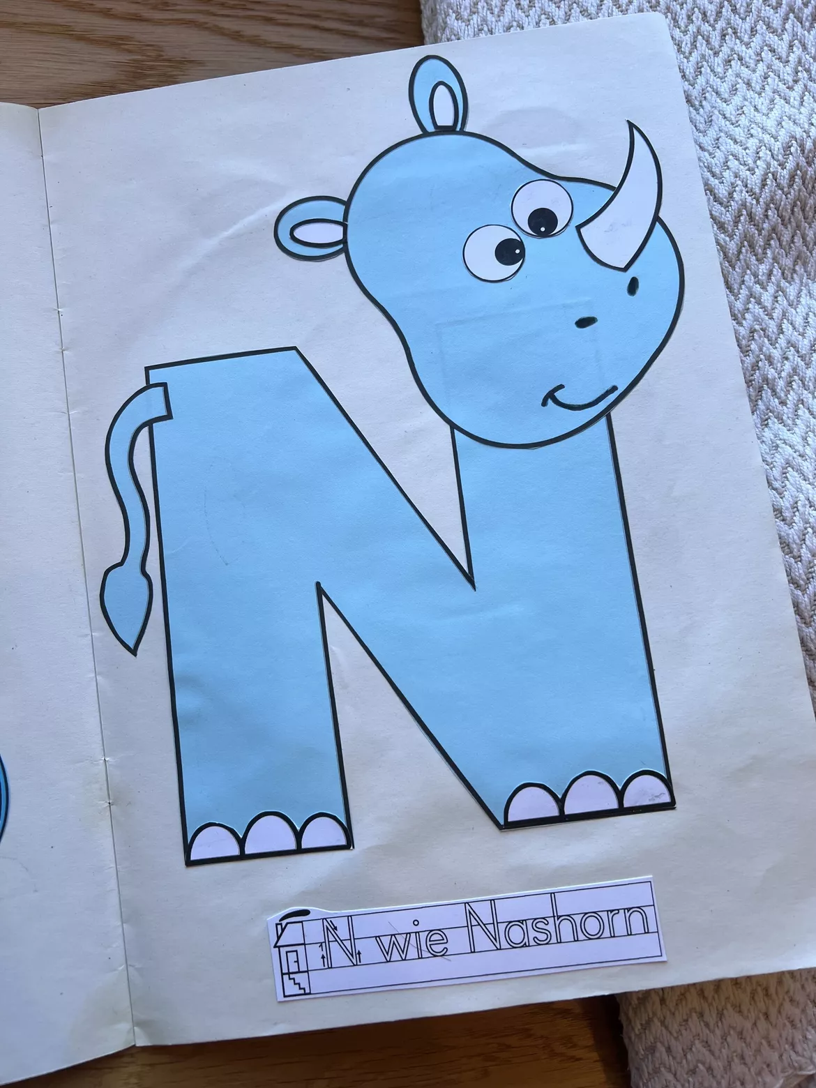 Bild in der Beschreibung des Unterrichtsmaterials Buchstabentier N wie Nashorn – Buchstabenheft Grundschule (Klasse 1) | Buchstabeneinführung, Bastelvorlage & Anfangsunterricht von allerlei_fuer_die_schule #1