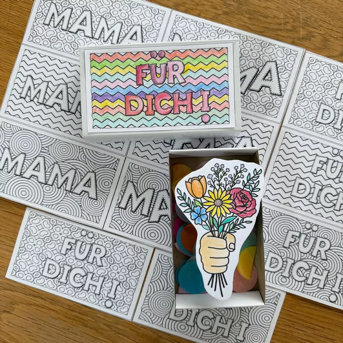 Bild in der Beschreibung des Unterrichtsmaterials Muttertag - Blumenstrauß in einer Box von Froilein Kunterbunt #1