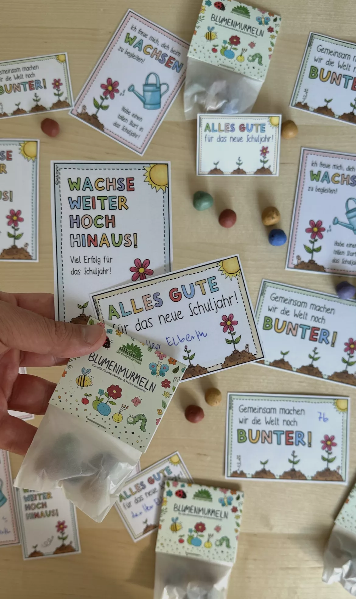 Bild in der Beschreibung des Unterrichtsmaterials Blumenmurmeln / Saatkugel - Abschiedsgeschenk / Sommerferien Gruß Abschied / Zeugnis / Schuljahresende von Doodleteacher #3