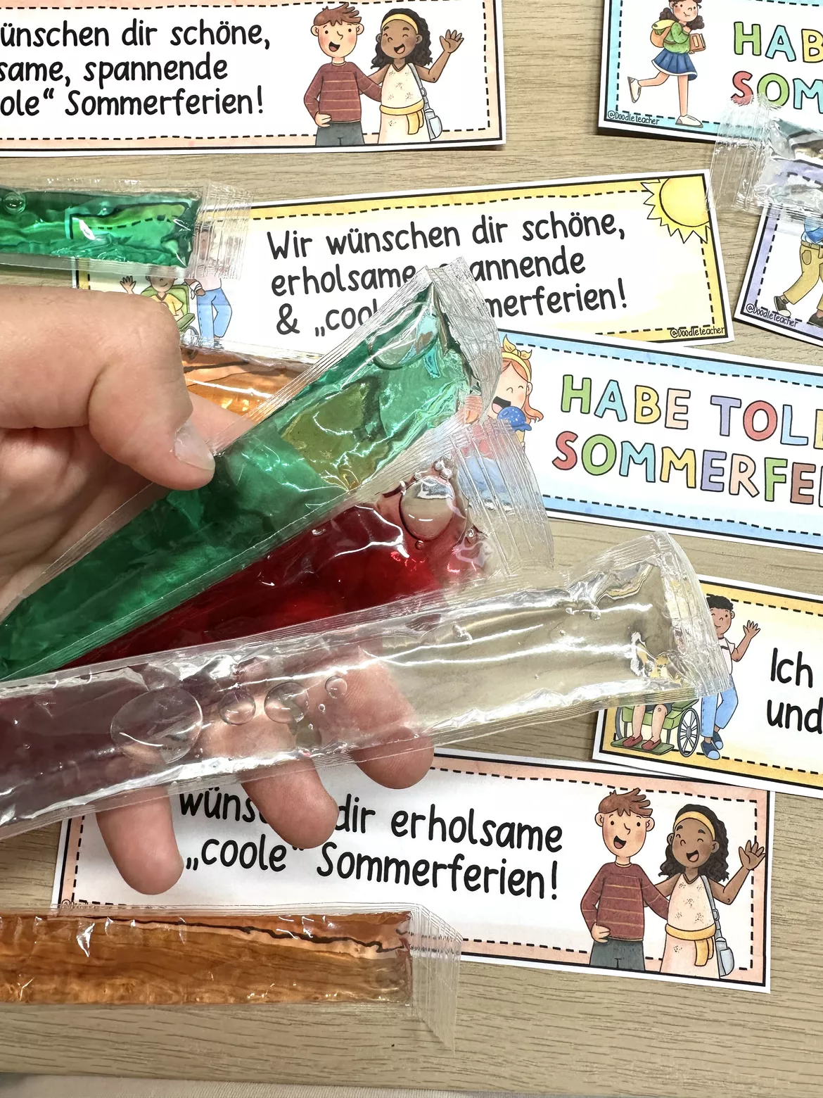 Bild in der Beschreibung des Unterrichtsmaterials Wassereis Geschenk - "Coole Sommerferien" / Schuljahresende / Ferien Feriengruß / Zeugnis von Doodleteacher #2
