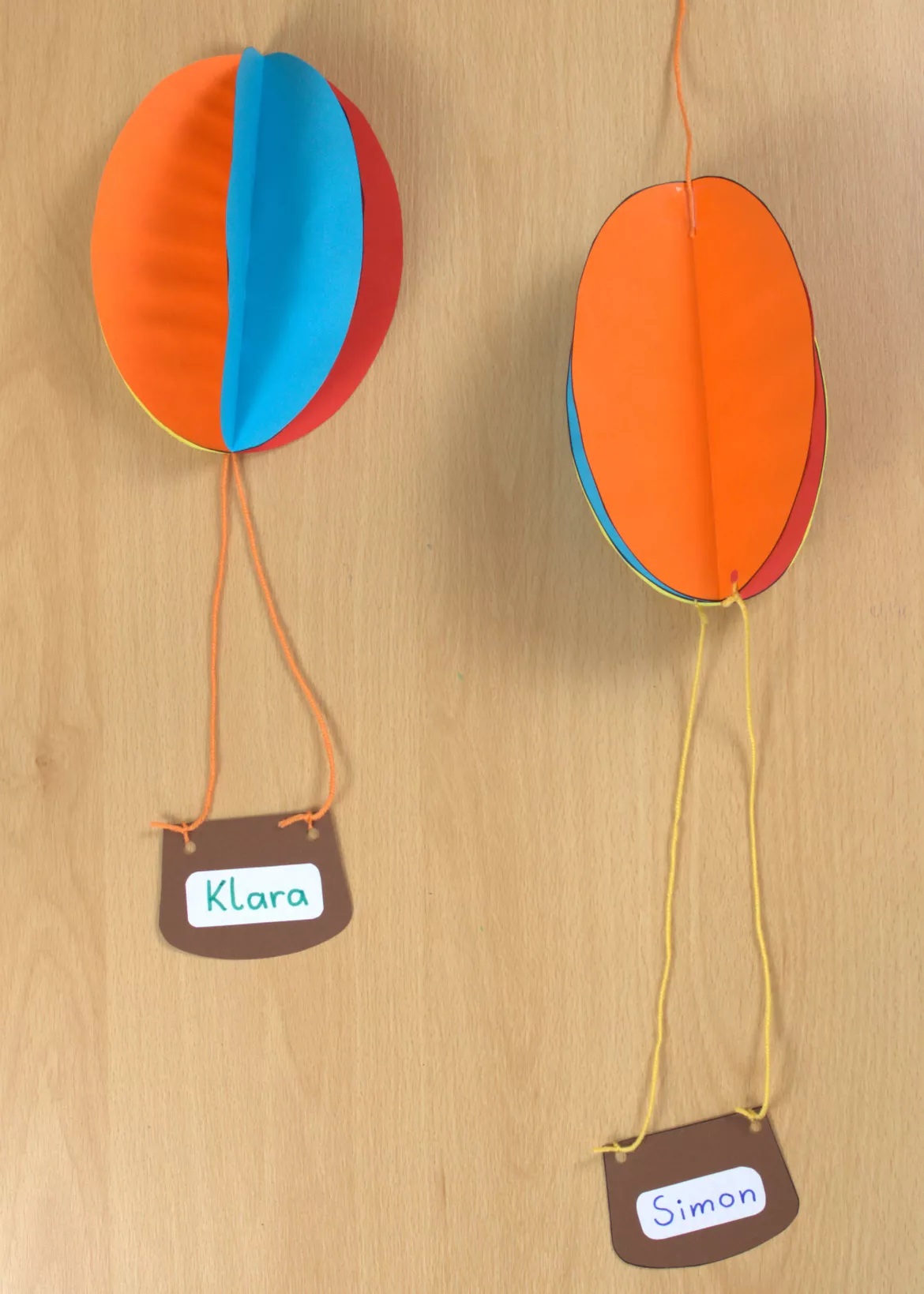 Bild in der Beschreibung des Unterrichtsmaterials Türdeko Ballon basteln, Kunst Grundschule, Geburtstagskalender von Pinselpauker #1