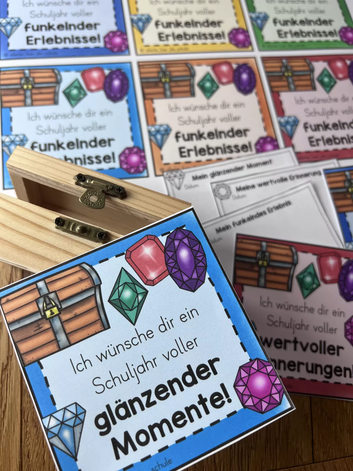 Bild in der Beschreibung des Unterrichtsmaterials Grußkärtchen zum Schuljahresbeginn | Schatzkiste: Glänzende Momente – Willkommen im neuen Schuljahr von allerlei_fuer_die_schule #1
