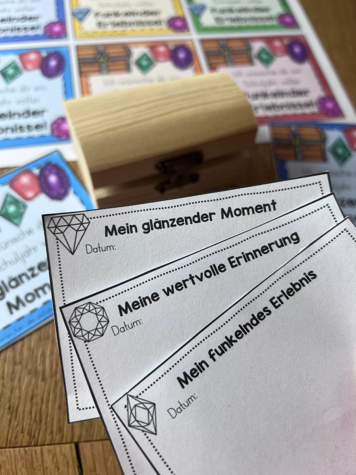 Bild in der Beschreibung des Unterrichtsmaterials Grußkärtchen zum Schuljahresbeginn | Schatzkiste: Glänzende Momente – Willkommen im neuen Schuljahr von allerlei_fuer_die_schule #2