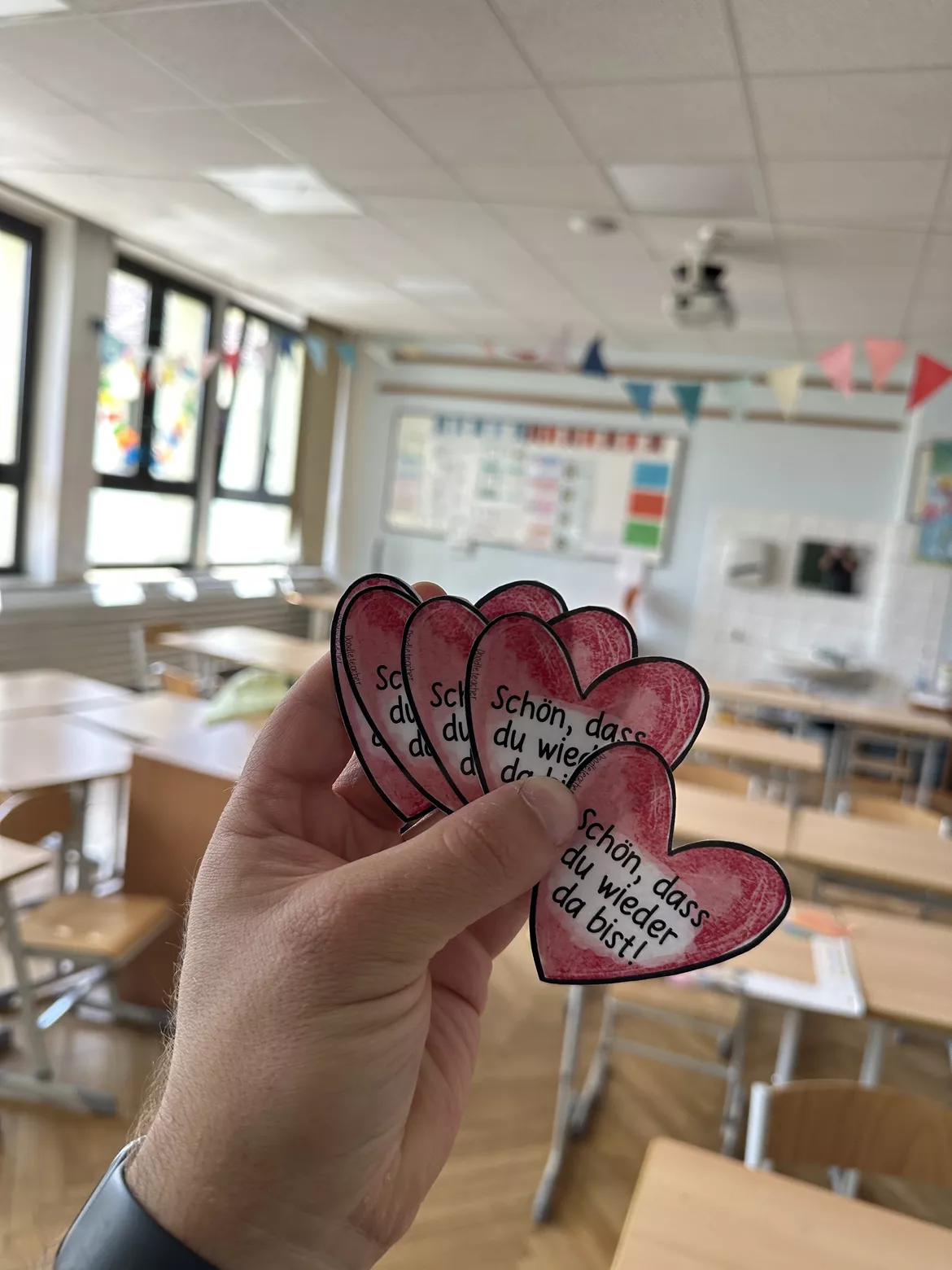 Bild in der Beschreibung des Unterrichtsmaterials Willkommensgrüße ♥️ - Herz Version / Herzen / Gute Besserung Schuljahresanfang Schulstart Begrüßung von Doodleteacher #1