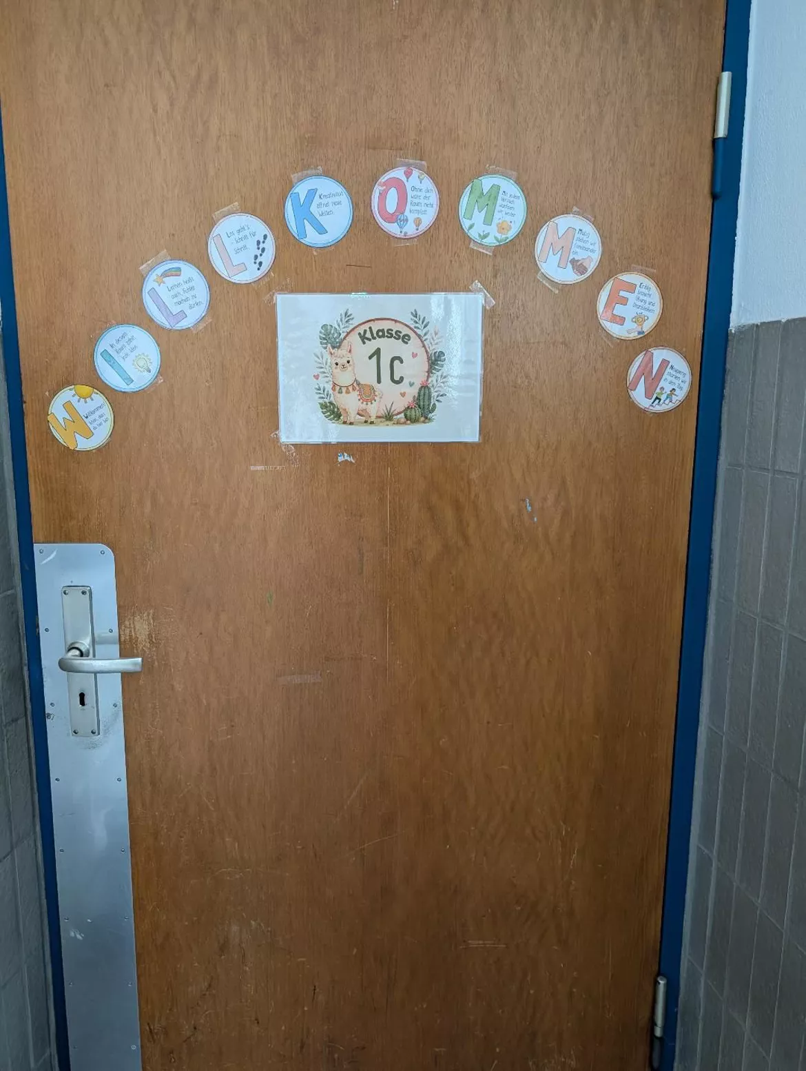 Bild in der Beschreibung des Unterrichtsmaterials Willkommensdeko / Klassenzimmer - Poster Klassenlehrer / Growth Mindset Begrüßungen Willkommen Türdeko Schuljahresanfang von Doodleteacher #2