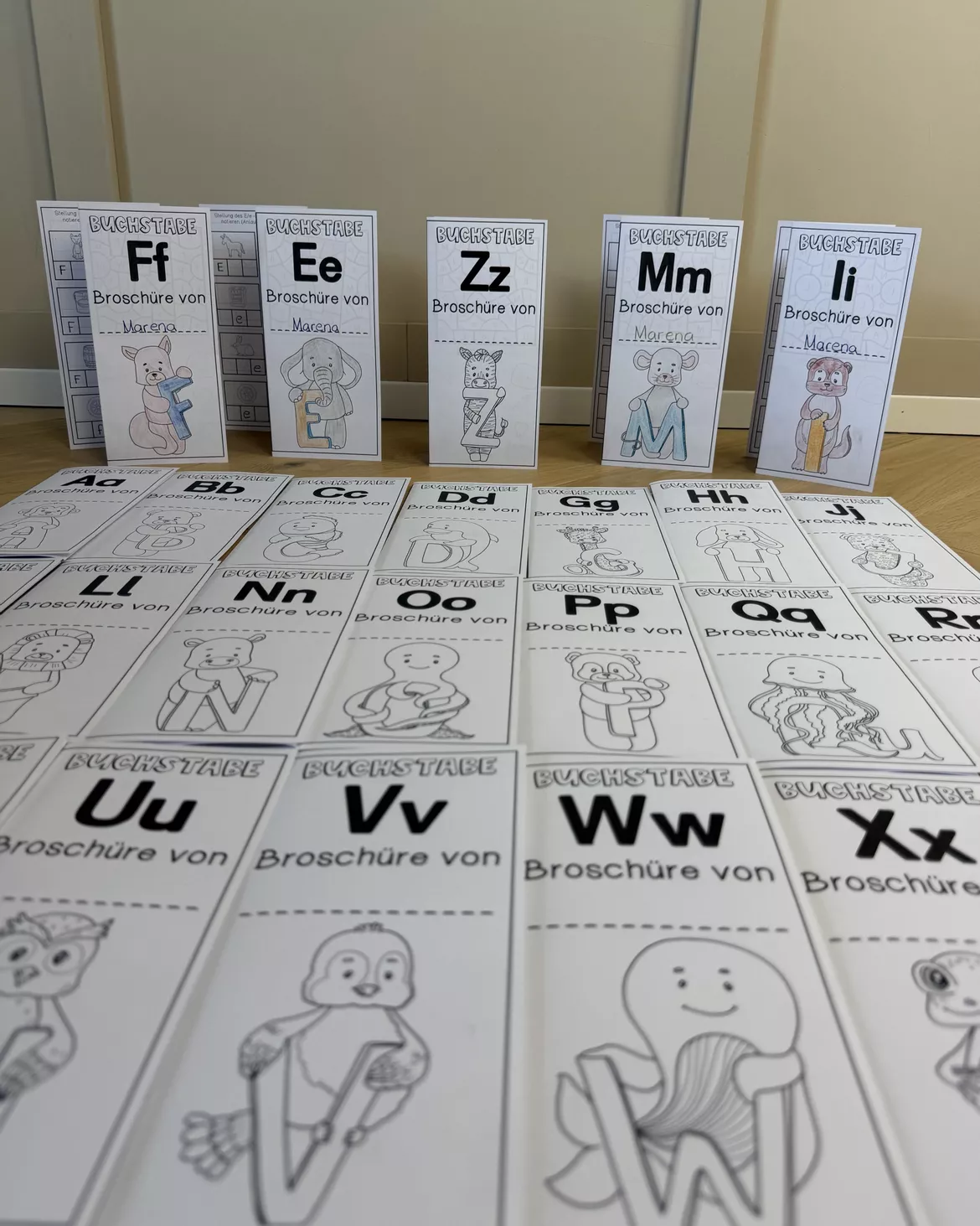 Bild in der Beschreibung des Unterrichtsmaterials Druckschrift ABC-Broschüren - Buchstaben lernen mit 26 Miniheften von The Growing Firsties #1