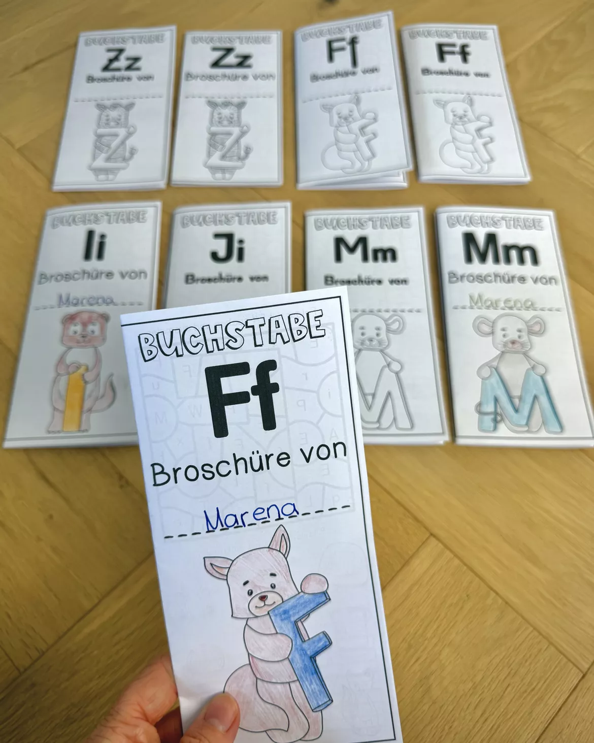 Bild in der Beschreibung des Unterrichtsmaterials Druckschrift ABC-Broschüren - Buchstaben lernen mit 26 Miniheften von The Growing Firsties #3