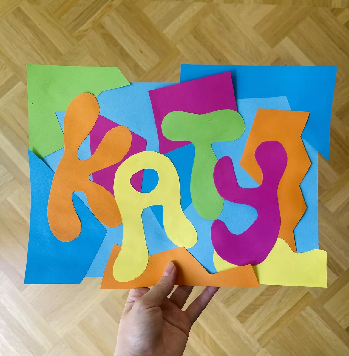 Bild in der Beschreibung des Unterrichtsmaterials Namen Scherenschnitte nach Matisse - Kunst zum Schulstart von Katy‘s Kunstraum #1