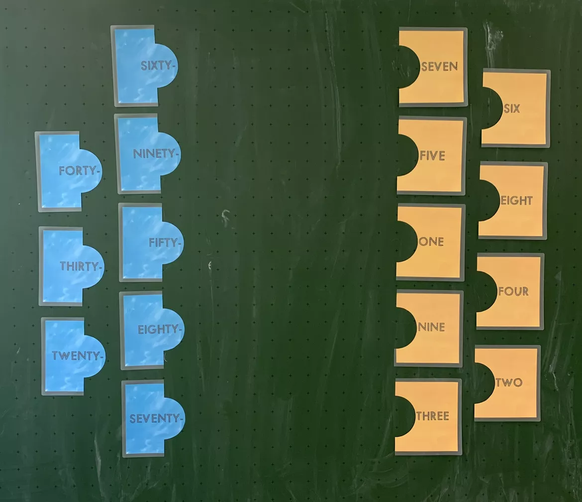 Bild in der Beschreibung des Unterrichtsmaterials Englische Zahlen von 20-99 - eine Einführung mit Puzzleteilen von montiaffen_montessori und grundschule #1