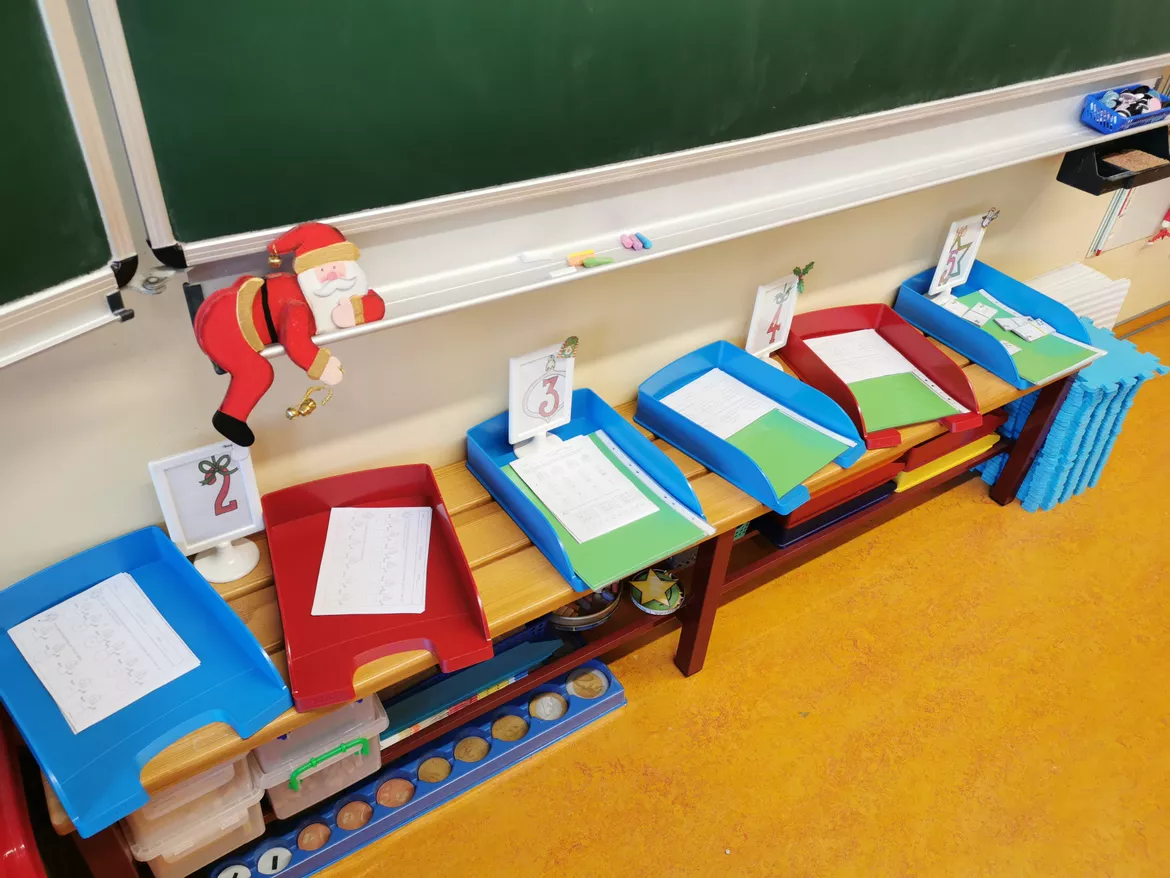 Bild in der Beschreibung des Unterrichtsmaterials Weihnachtliche Lerntheke (Addieren und Subtrahieren ZR 100 mit ZÜ) von katis_lehrerleben #1