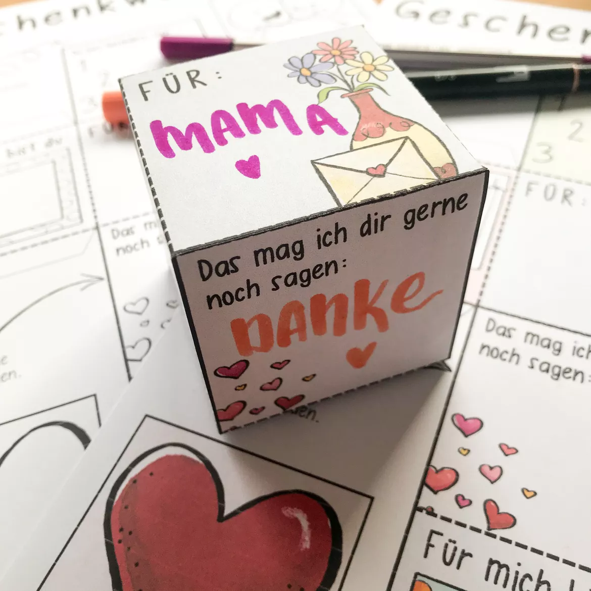 Bild in der Beschreibung des Unterrichtsmaterials Geschenkwürfel - Muttertag, Vatertag, Geburtstag und Co von Doodleteacher #1