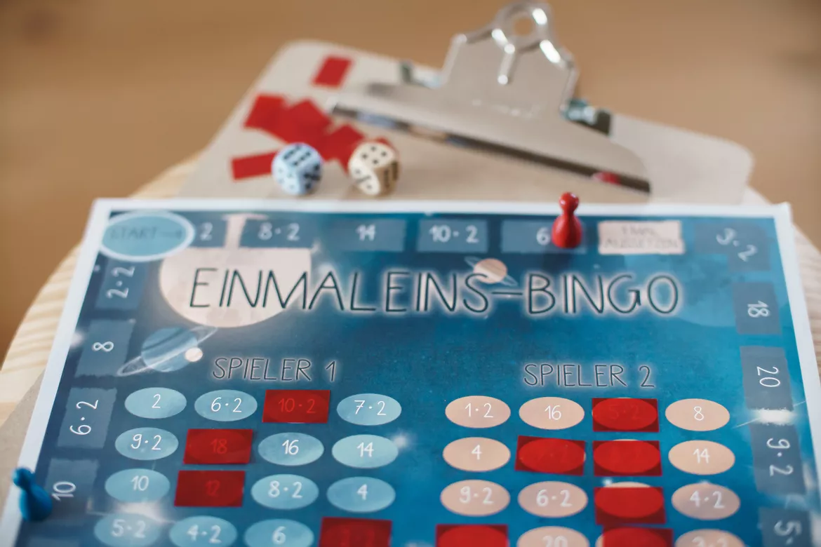 Bild in der Beschreibung des Unterrichtsmaterials Einmaleins-Bingo - Spielerisches Üben der Reihen 2-9 von lehrreich #1