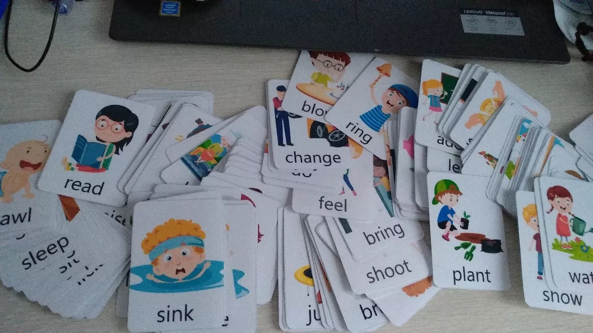 Bild in der Beschreibung des Unterrichtsmaterials ACTION VERBS flashcards von Language Stuff #5