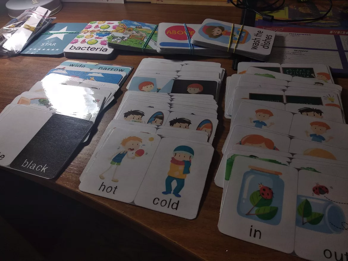 Bild in der Beschreibung des Unterrichtsmaterials Opposites flashcards 2 in 1 von Language Stuff #2