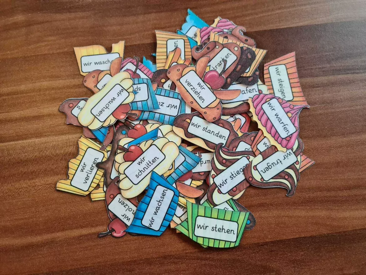 Bild in der Beschreibung des Unterrichtsmaterials Cupcake-Puzzle - Unregelmäßige Verben (Präsens - Präteritum) von Frau Möllerle #1