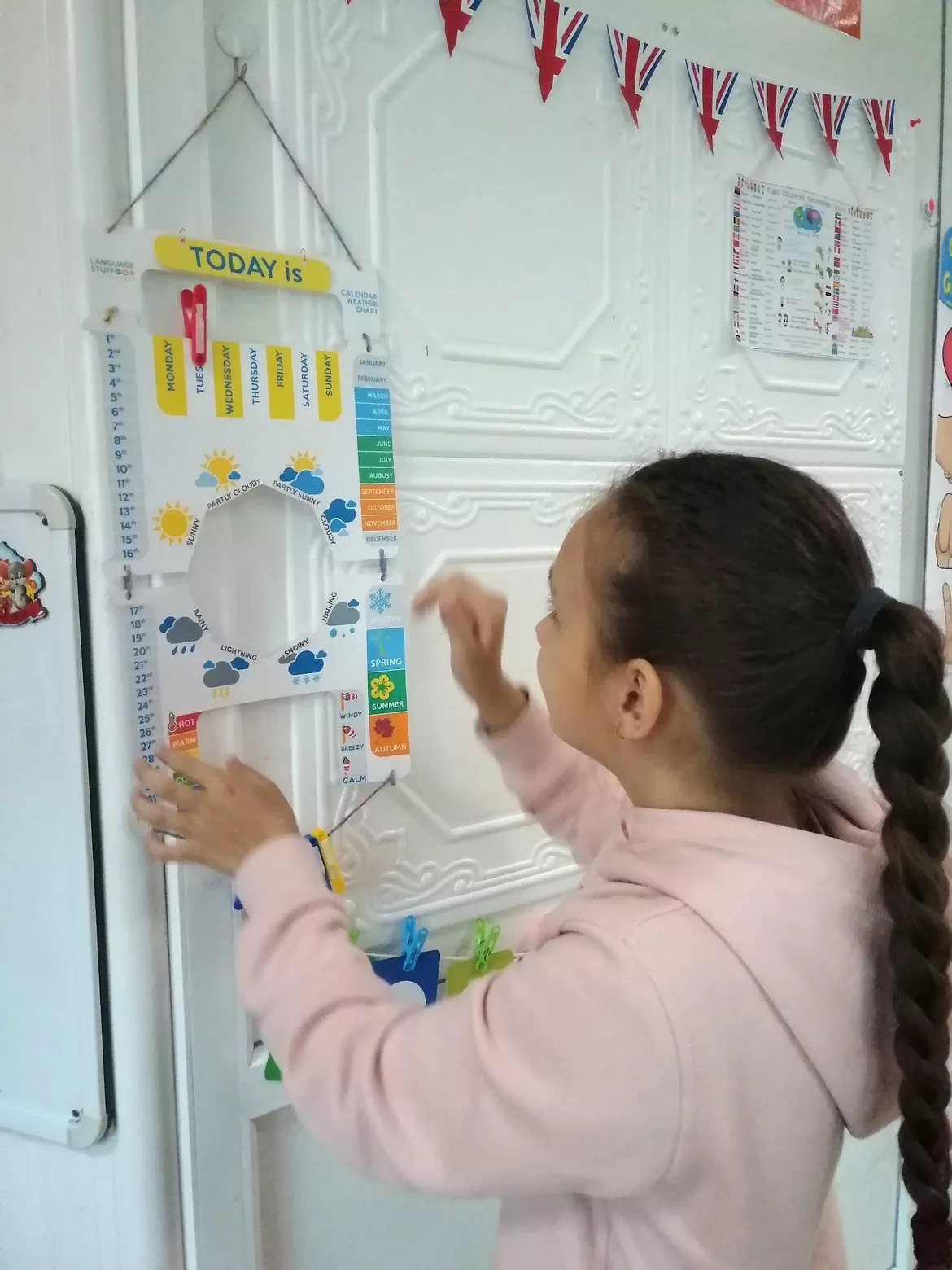 Bild in der Beschreibung des Unterrichtsmaterials Calendar weather chart von Language Stuff #2