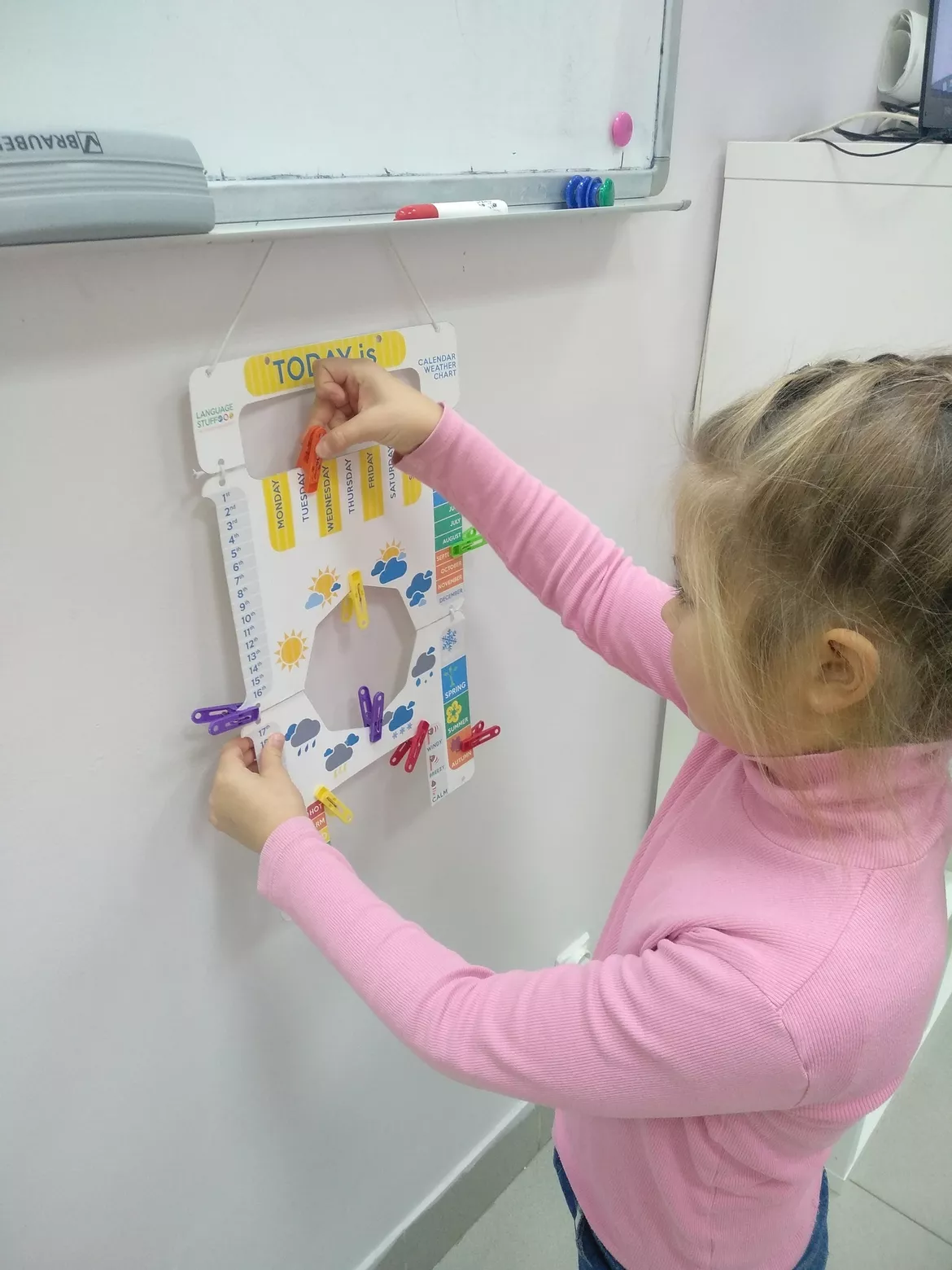 Bild in der Beschreibung des Unterrichtsmaterials Calendar weather chart von Language Stuff #3