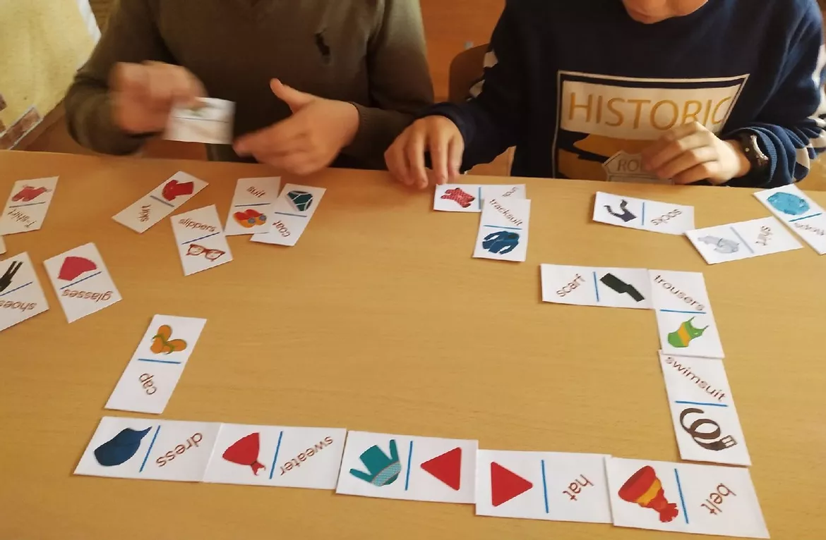 Bild in der Beschreibung des Unterrichtsmaterials Clothes Games 2x2 von Language Stuff #3