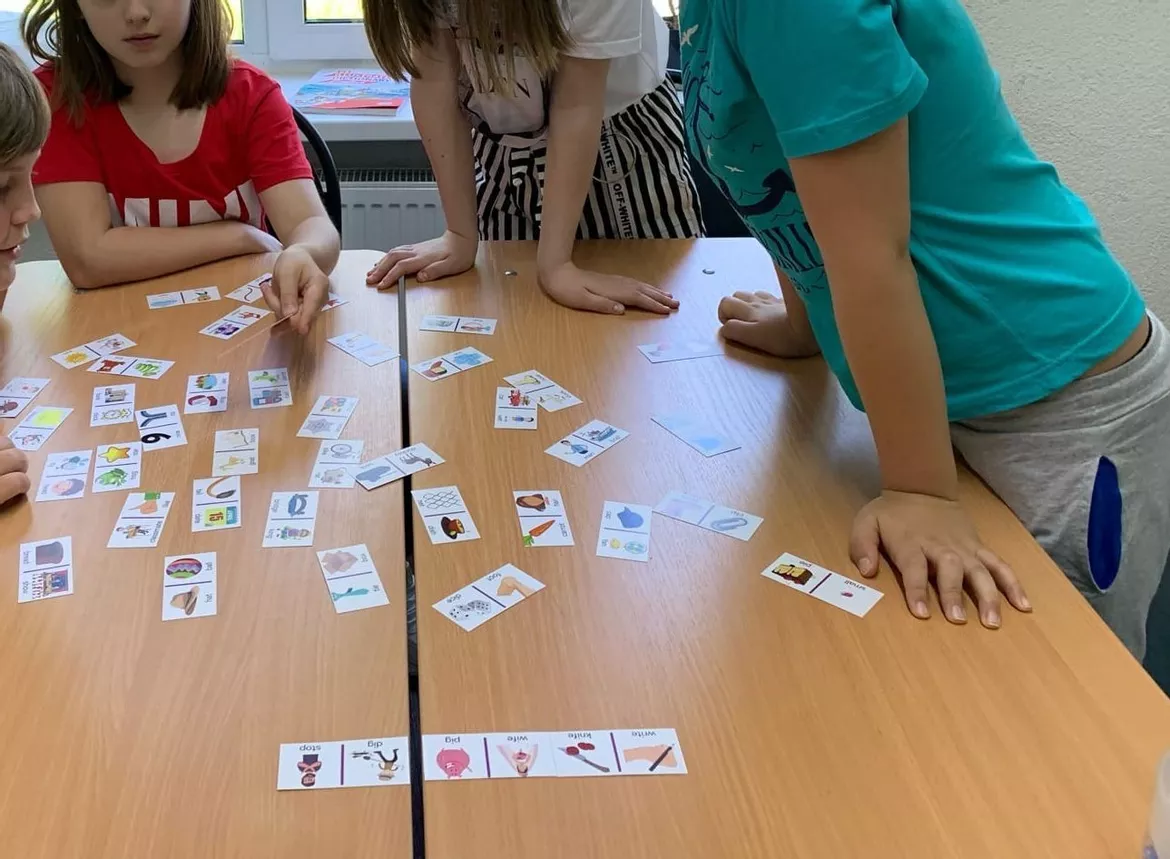 Bild in der Beschreibung des Unterrichtsmaterials Phonics Dominoes 2in1 von Language Stuff #4