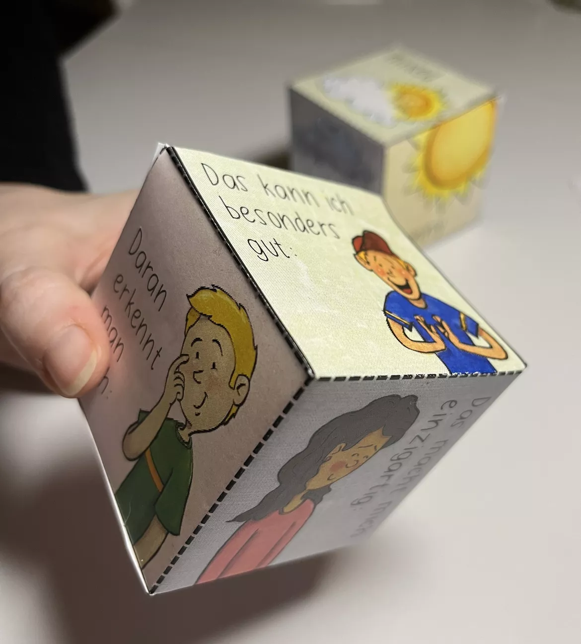 Bild in der Beschreibung des Unterrichtsmaterials Meine Stärken - Würfel mit Gesprächsanlässen von Doodleteacher #1