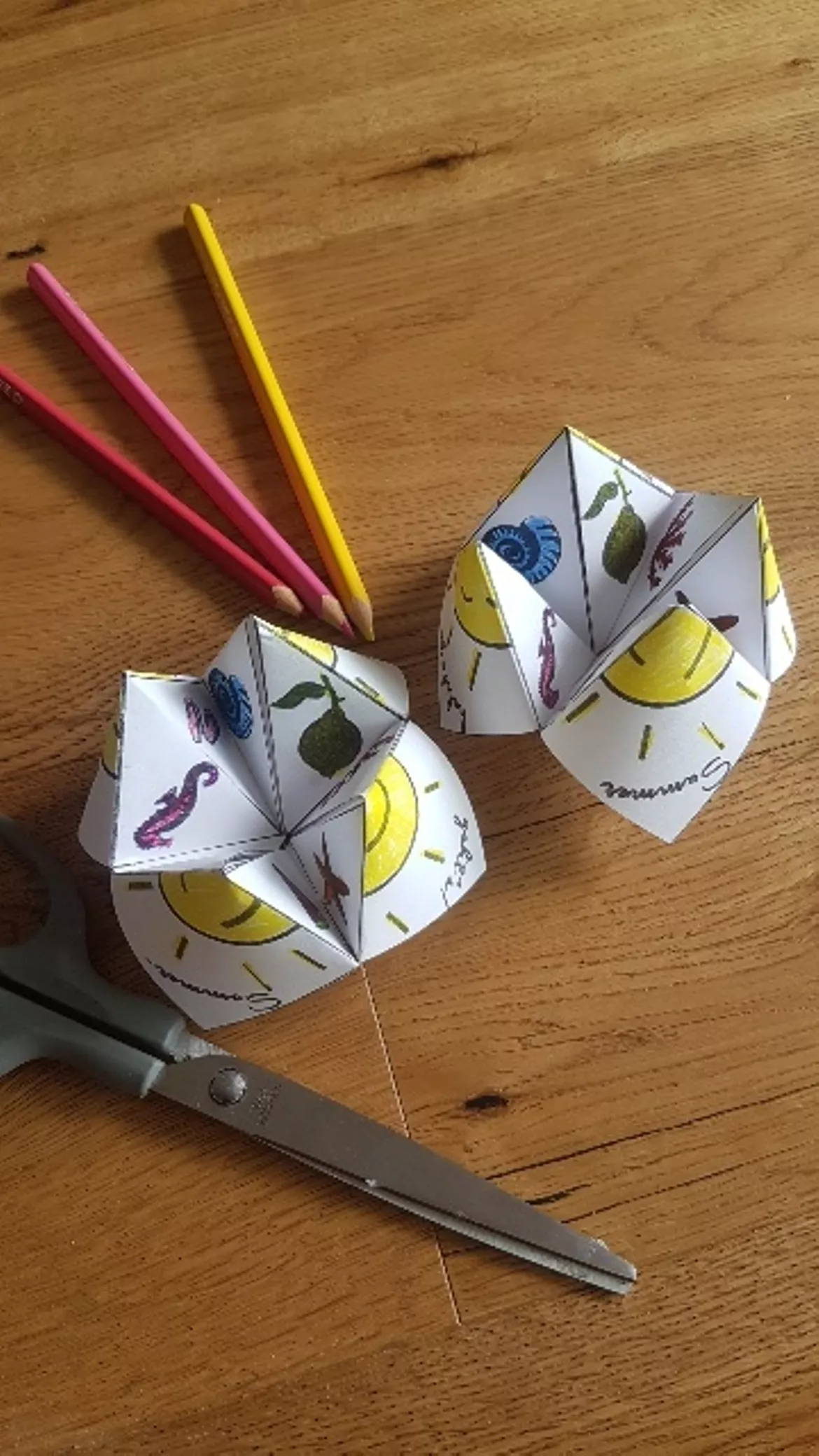 Bild in der Beschreibung des Unterrichtsmaterials Fortune teller/ Cootie Catcher (Himmel und Hölle) – talking about plans for summer holidays von Learning Bee #1