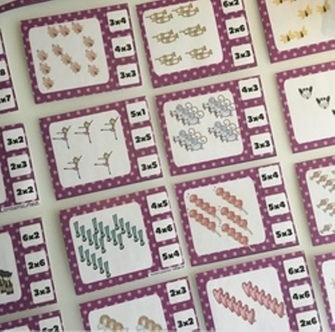 Bild in der Beschreibung des Unterrichtsmaterials Atelier multiplications : cartes à pinces von Maitresse.Gé #2