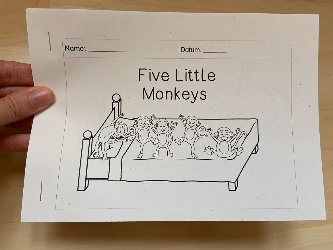 Bild in der Beschreibung des Unterrichtsmaterials Heft: 5 Little Monkeys - 5 Kleine Affen (Erstes Zählen) auf dt./engl. von miss_thiel #2