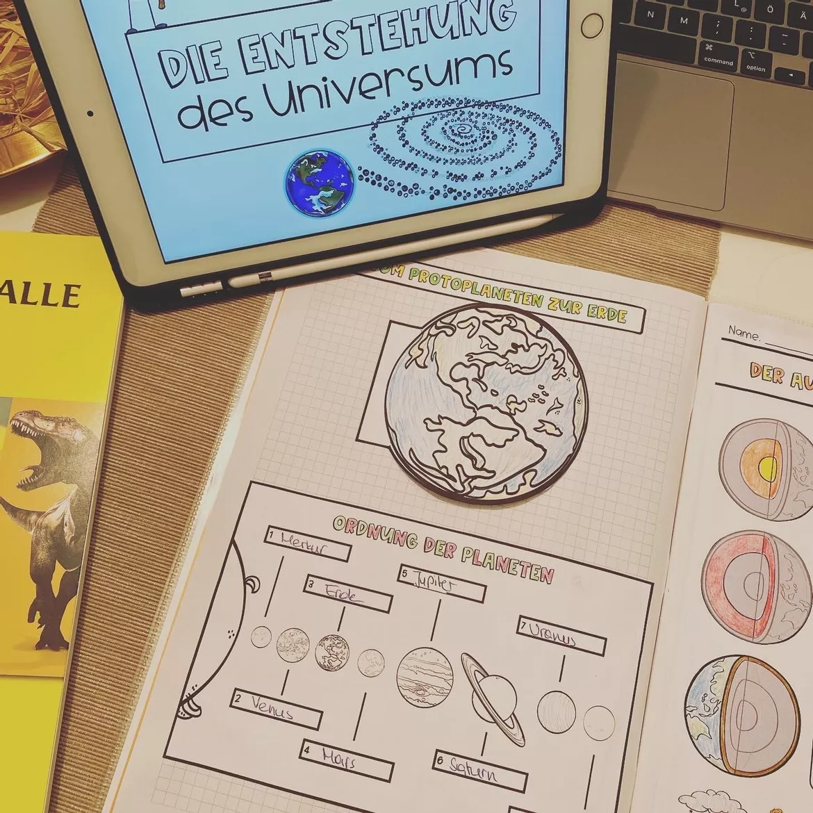 Bild in der Beschreibung des Unterrichtsmaterials Entstehung des Universums - Lapbook Vorlagen von Secondary Teaching Lab #1
