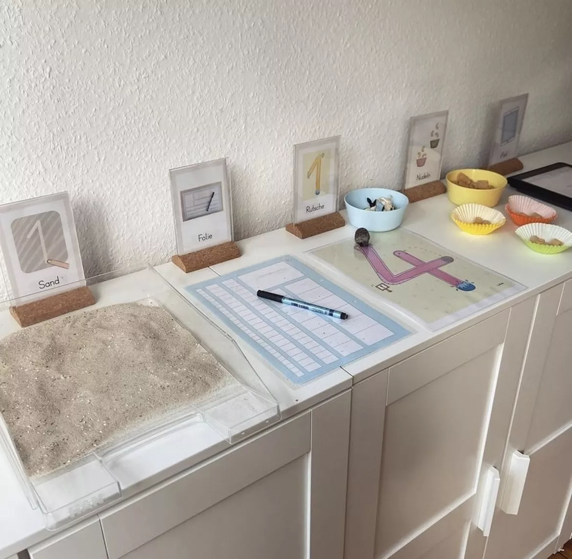 Bild in der Beschreibung des Unterrichtsmaterials Ziffernweg / Ziffernkurs: Stationsschilder von kinderaugen_ #1
