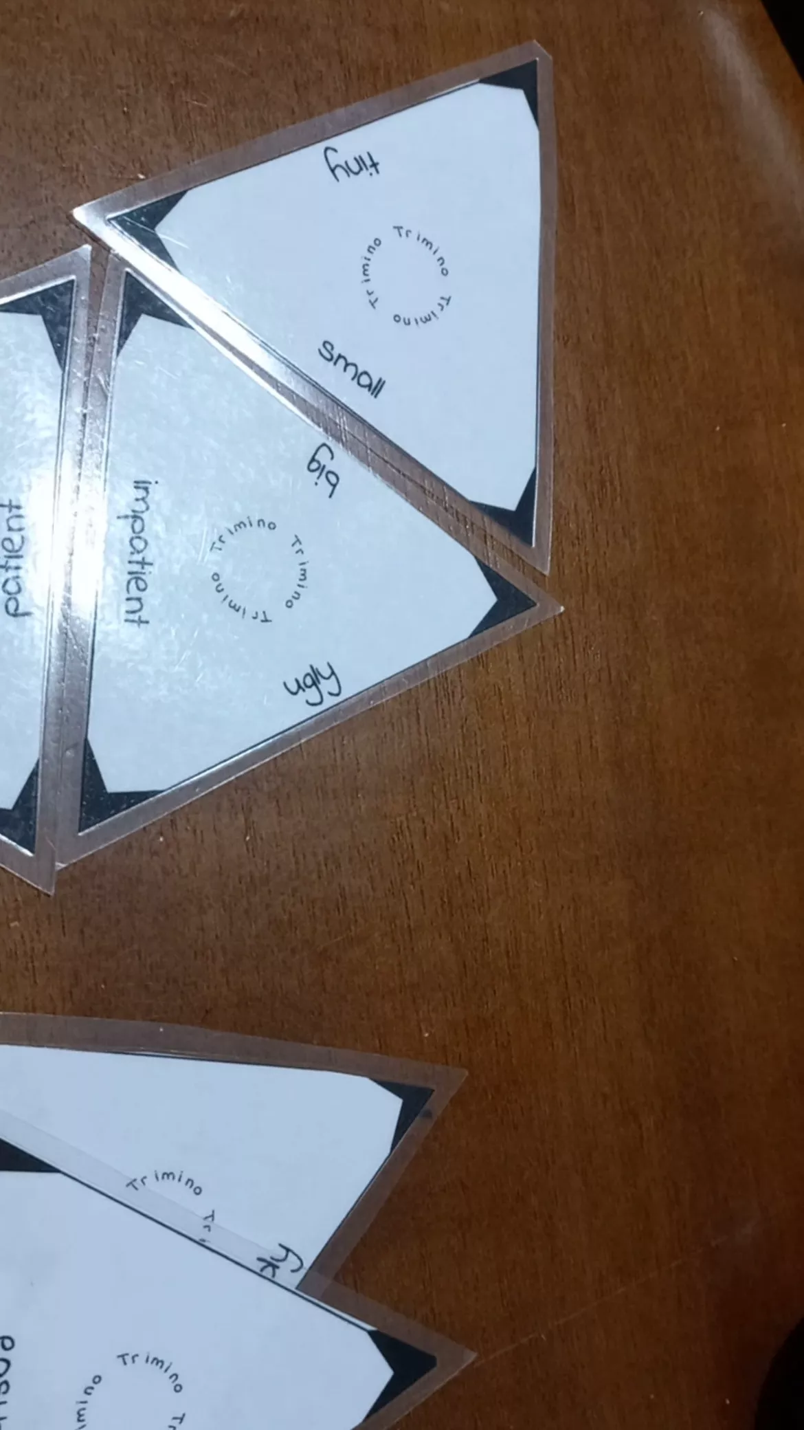Bild in der Beschreibung des Unterrichtsmaterials Trimino Game (synonyms and antonyms) von English Hub Xanthi #2