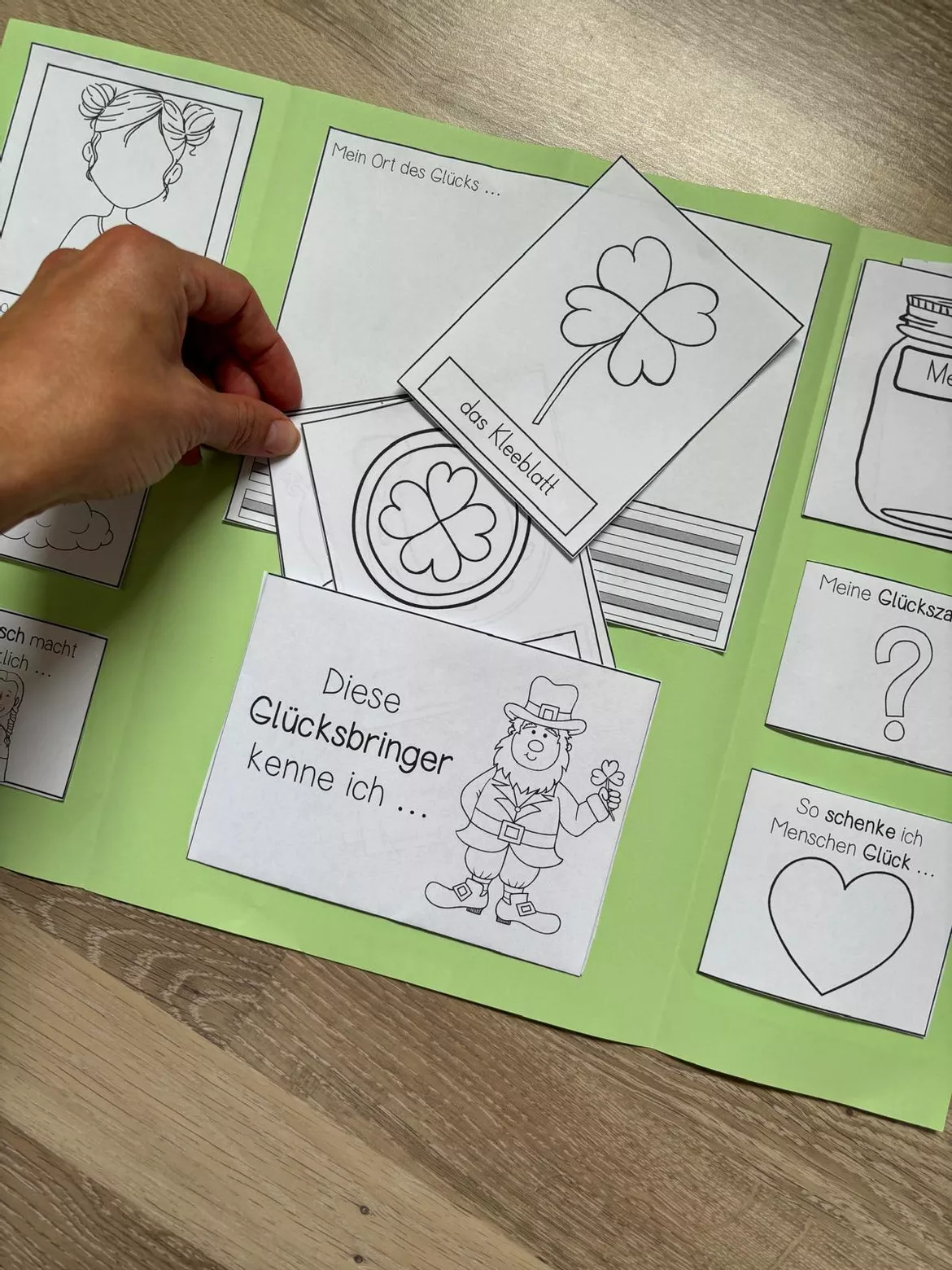 Bild in der Beschreibung des Unterrichtsmaterials Lapbook zum Thema Glück Philosophie/Ethik von Fräulein Sara #2