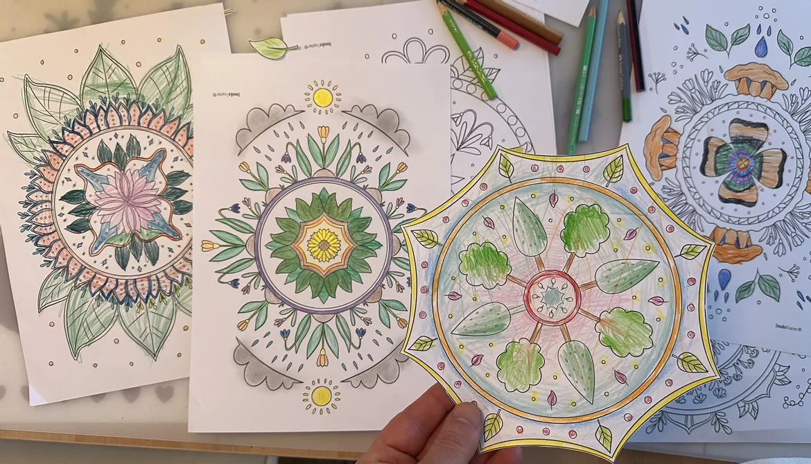 Bild in der Beschreibung des Unterrichtsmaterials Mandalas Frühling - Entspannung & Achtsamkeit von Doodleteacher #1