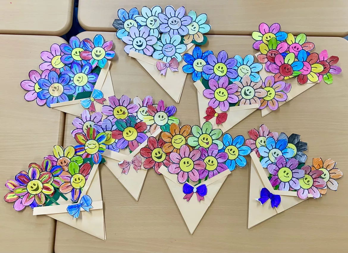 Bild in der Beschreibung des Unterrichtsmaterials Muttertag / Vatertag - Blumenstrauß lachende Blumen von Fr.Bachli #2