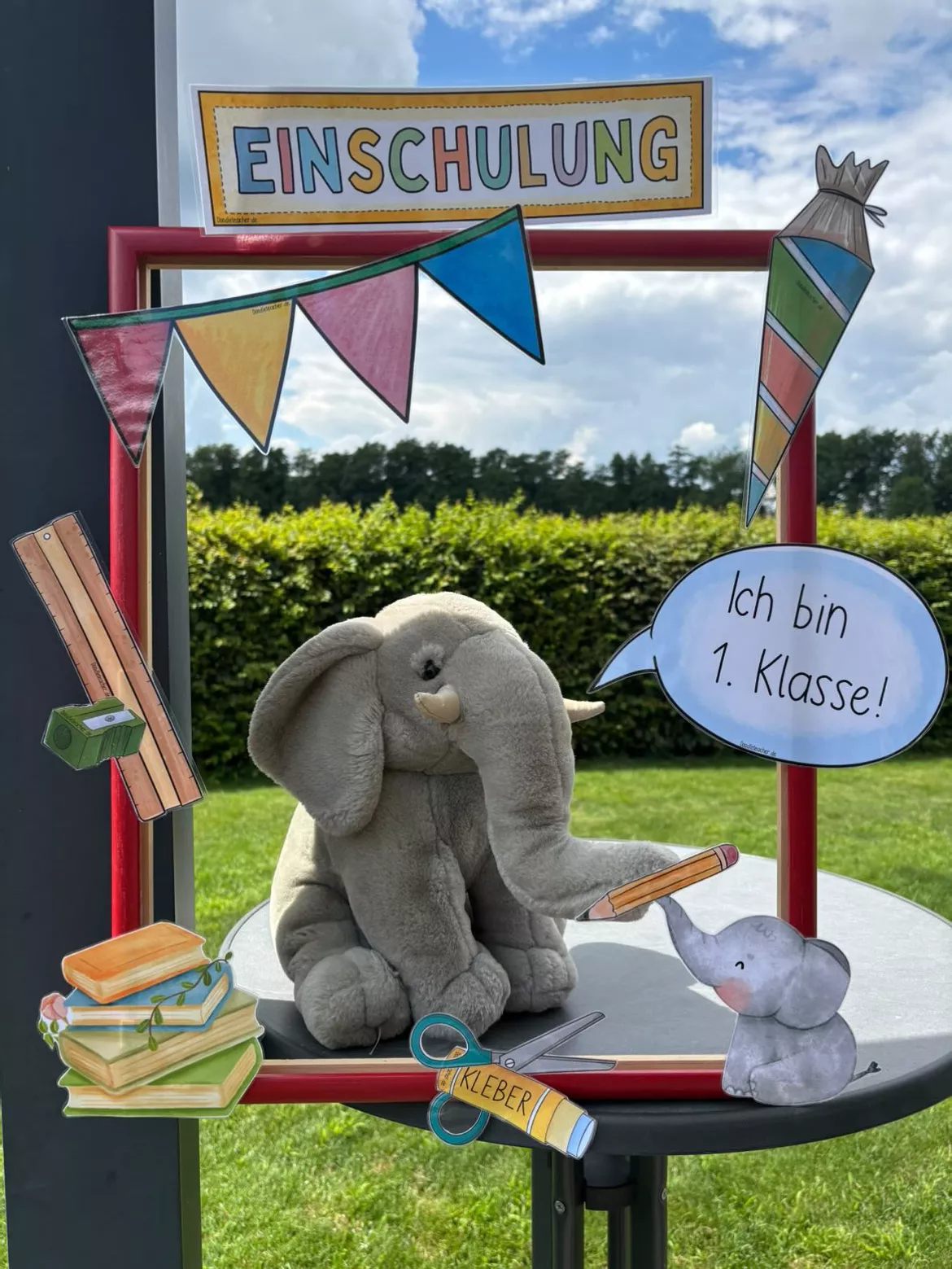 Bild in der Beschreibung des Unterrichtsmaterials Einschulung DIY Bilderrahmen – Bastelset mit 18 Bildern / Schulstart / 1. Klasse von Doodleteacher #2