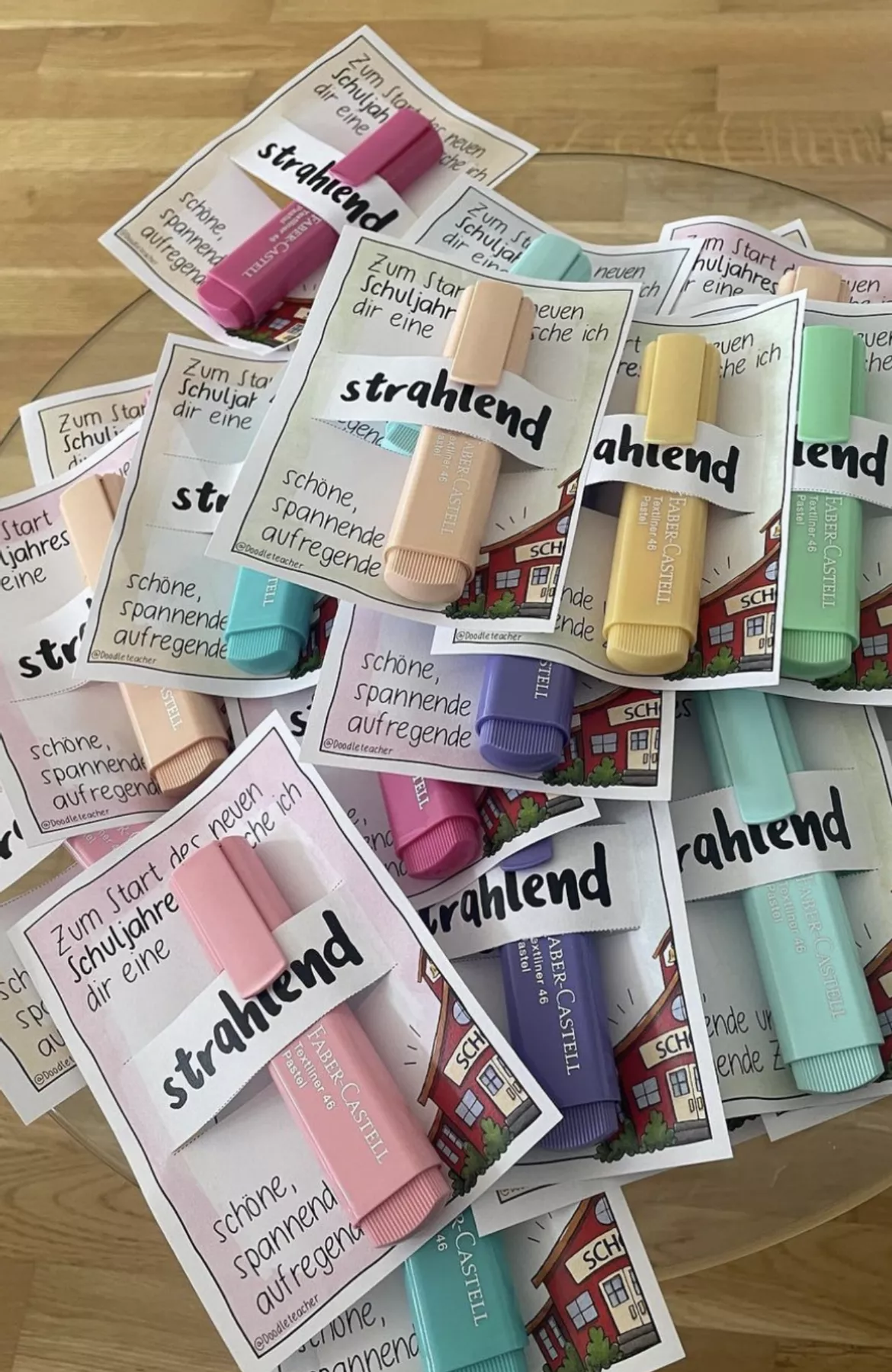 Bild in der Beschreibung des Unterrichtsmaterials Start ins Schuljahr - Geschenk Textmarker / Highlight Begrüßung von Doodleteacher #1