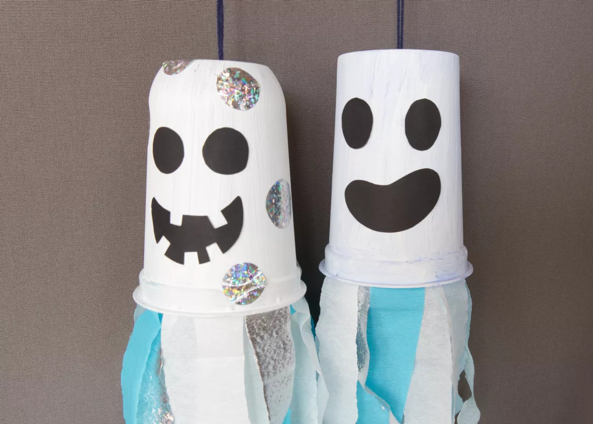 Bild in der Beschreibung des Unterrichtsmaterials Werken Halloween, funkelnde Geister basteln von Pinselpauker #1