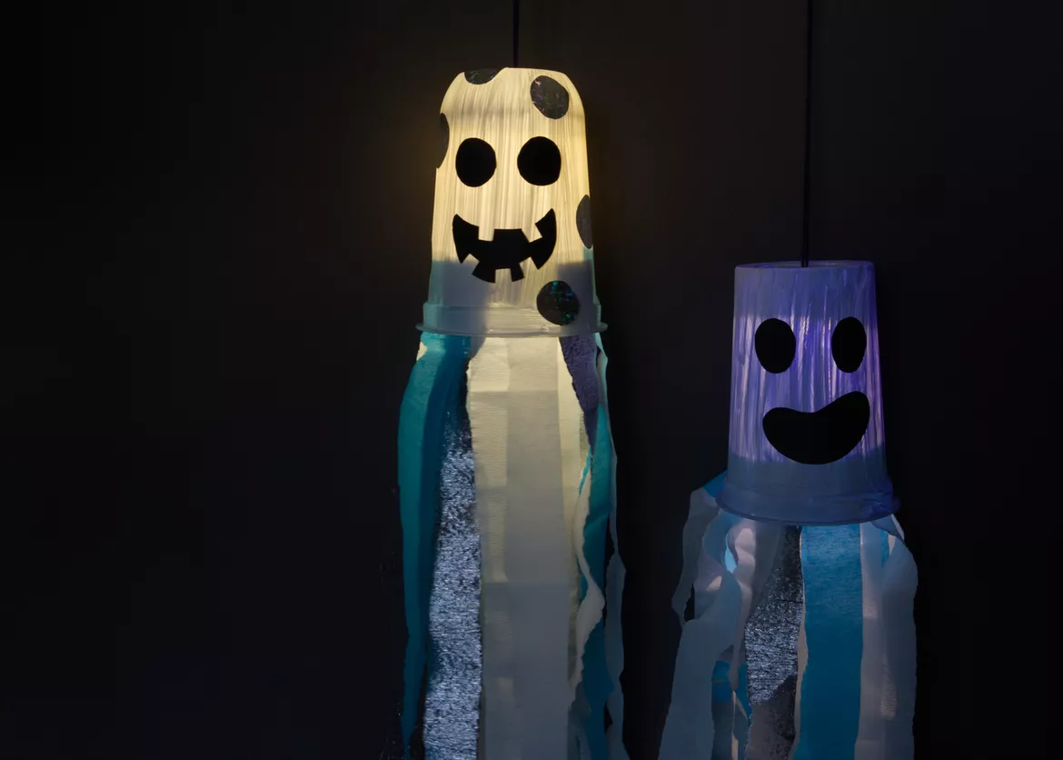 Bild in der Beschreibung des Unterrichtsmaterials Werken Halloween, funkelnde Geister basteln von Pinselpauker #2