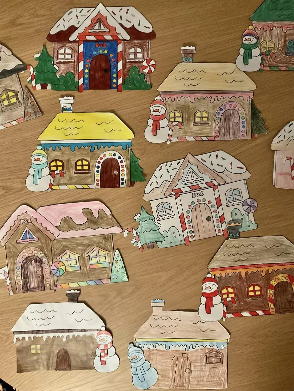 Bild in der Beschreibung des Unterrichtsmaterials Ein Lebkuchenhaus basteln - Winter Bastelvorlage & Ausmalbilder von Doodleteacher #1