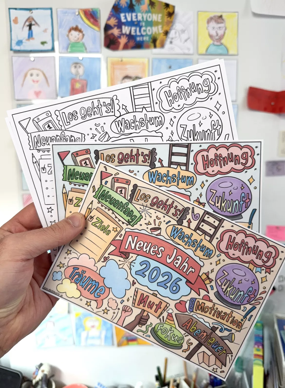 Bild in der Beschreibung des Unterrichtsmaterials Neujahr 2026 - Ausmal-Wimmelbilder zum Jahresstart | Wimmelbild von Doodleteacher #1