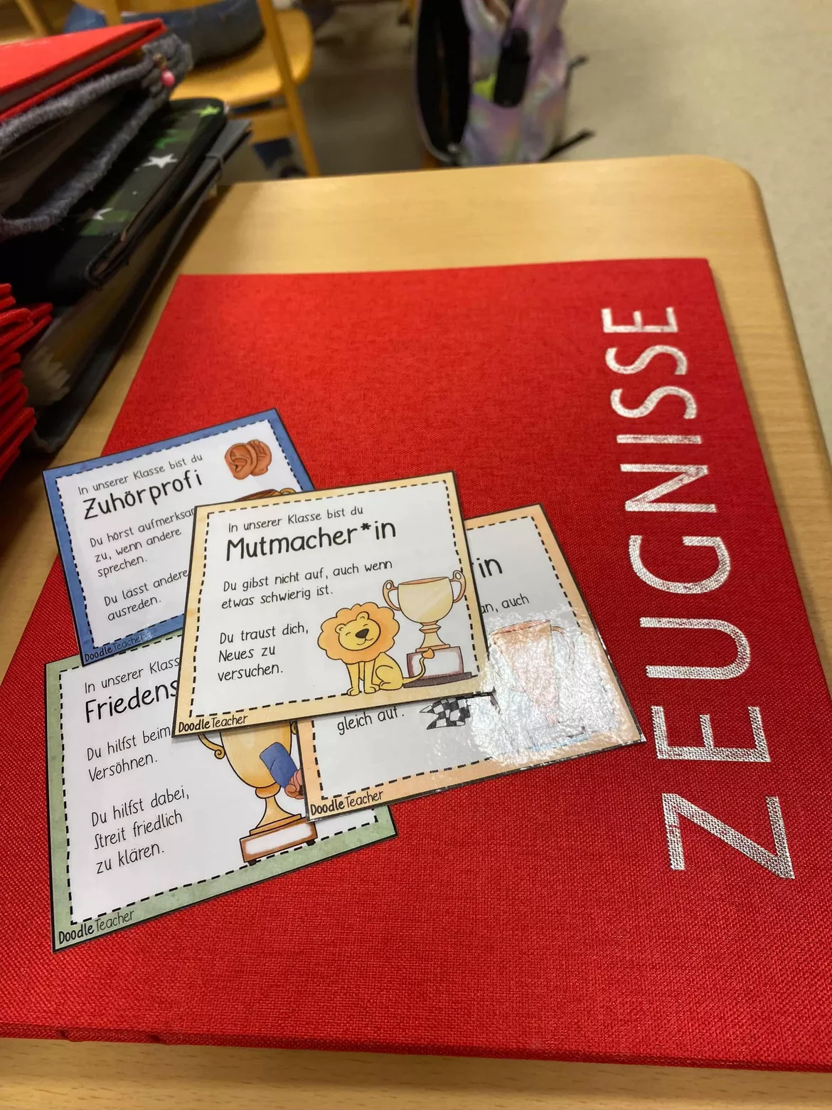 Bild in der Beschreibung des Unterrichtsmaterials 34 Mutmacher - Urkunden / Pokale als Zeugniszusatz / Zeugnis / Kinderzeugnis Mut von Doodleteacher #8