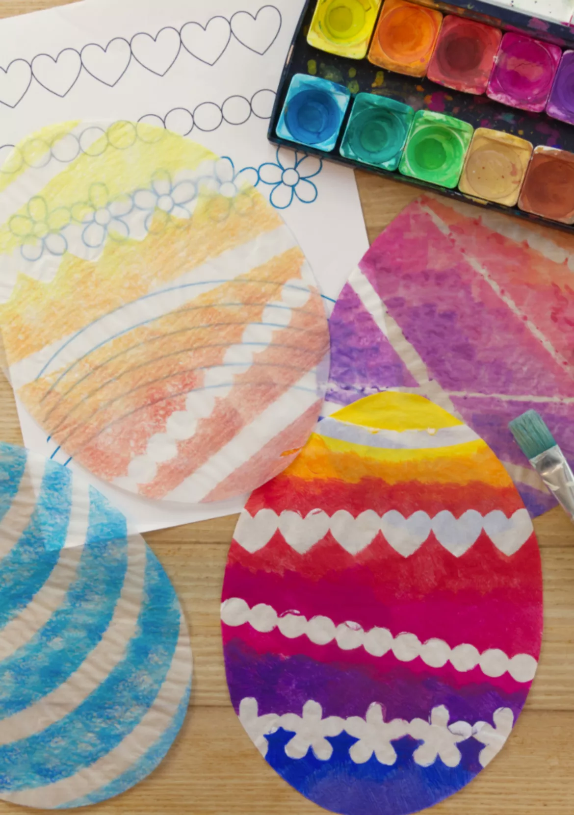 Bild in der Beschreibung des Unterrichtsmaterials Kunst Ostern, Ostereier Fensterbild, Grundschule von Pinselpauker #1