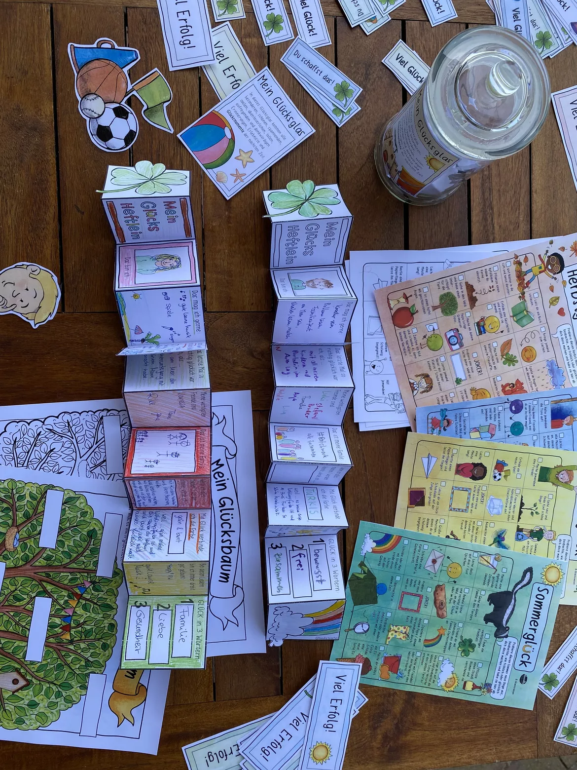 Bild in der Beschreibung des Unterrichtsmaterials Glücks Leporello / Heftlein Glücksunterricht & Ethik Ethikunterricht von Doodleteacher #2