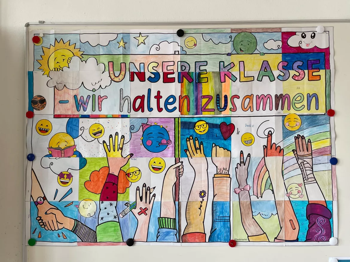 Bild in der Beschreibung des Unterrichtsmaterials Unsere Klasse - Kooperatives Poster / Gemeinschaftsbild soziales Miteinander Schulklasse Sozialtraining von Doodleteacher #1