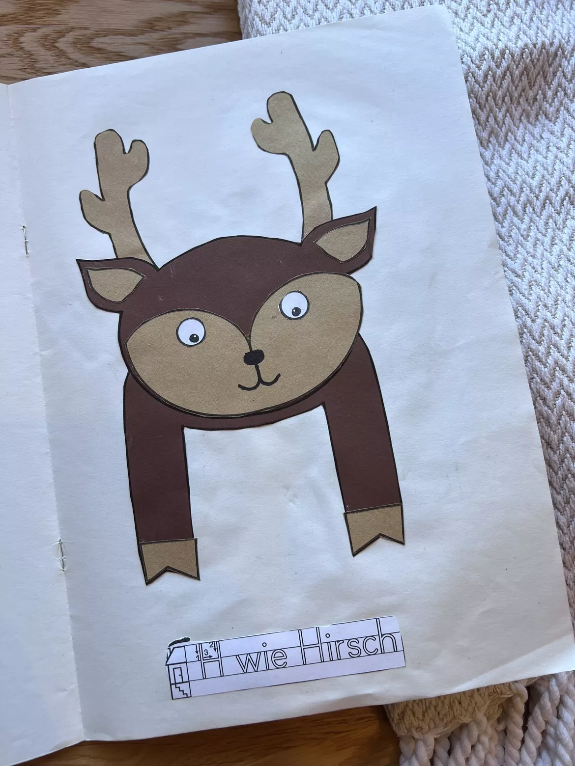 Bild in der Beschreibung des Unterrichtsmaterials Buchstabentier H wie Hirsch – Buchstabenheft Grundschule (Klasse 1) | Buchstabeneinführung, Bastelvorlage & Anfangsunterricht von allerlei_fuer_die_schule #1