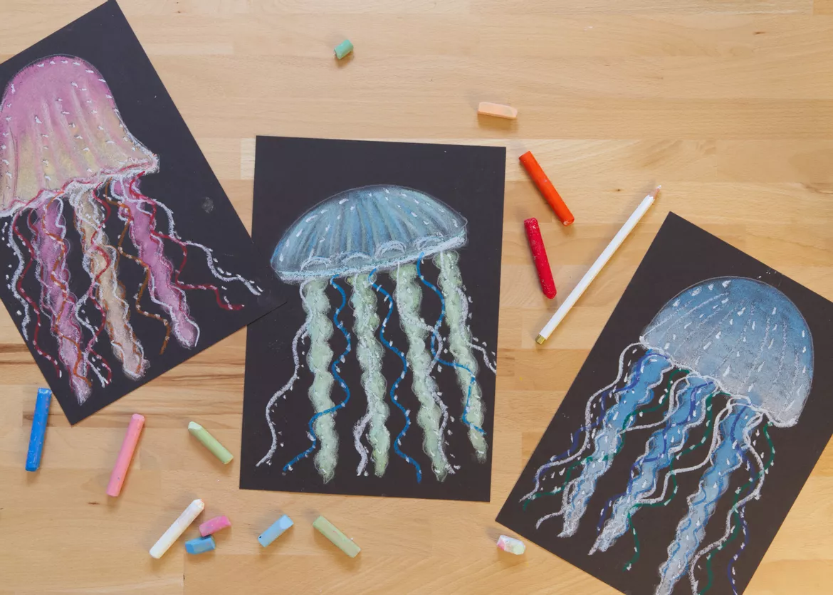 Bild in der Beschreibung des Unterrichtsmaterials Kunst Tiere, Male eine bunte Qualle, Grundschule von Pinselpauker #1