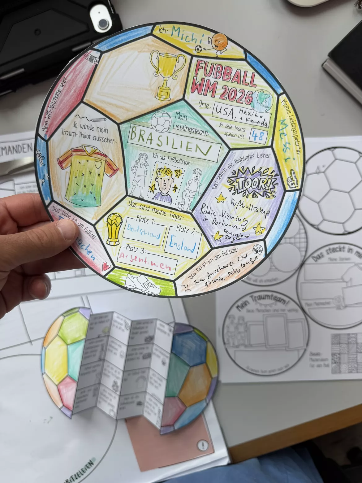 Bild in der Beschreibung des Unterrichtsmaterials Fußball WM 2026 Kreativseite - Steckbrief & Reflexion von Doodleteacher #6